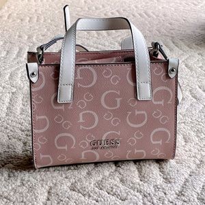 GUESS OAK PARK LOGO DETAILED TOTE MINI BAG